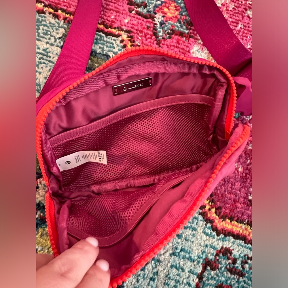 original lululemon belt bag - Picture 2 of 3
